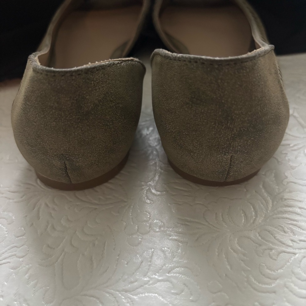 ❤️2/$15or3/$21❤️Nicole Slade Faux Suede /Green Taupe Open Toe Flats, Size 8.5W - Picture 9 of 12
